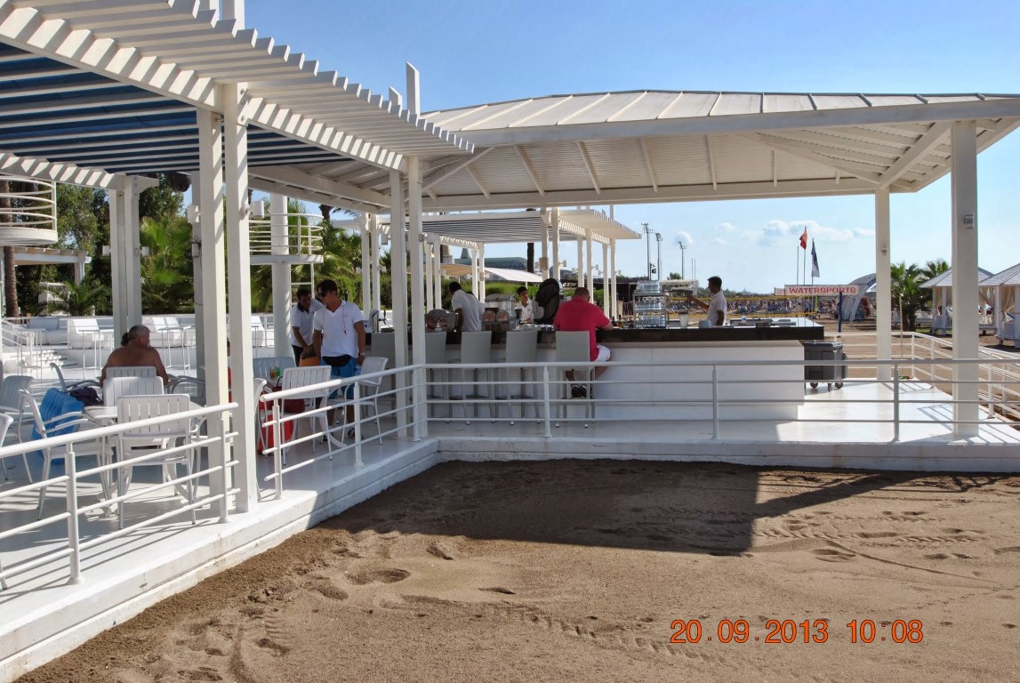 imagini hotel TITANIC LARA